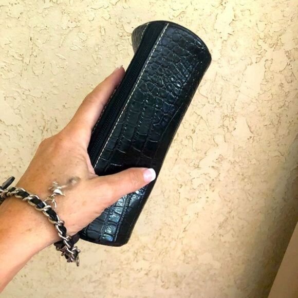 ⭐️Wristlet ⭐️  - Picture 1 of 8